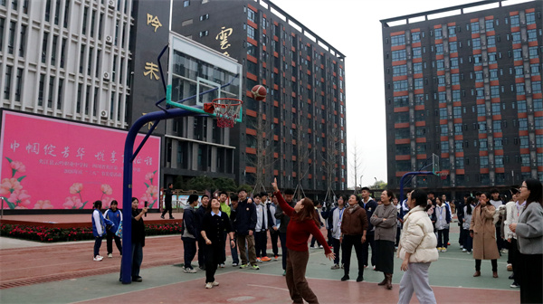 巾帼绽芳华，悦享新征程 ——夹江县云吟职业中学校•夹江一中高中部举行2026年“三八”节女教职工关爱活动